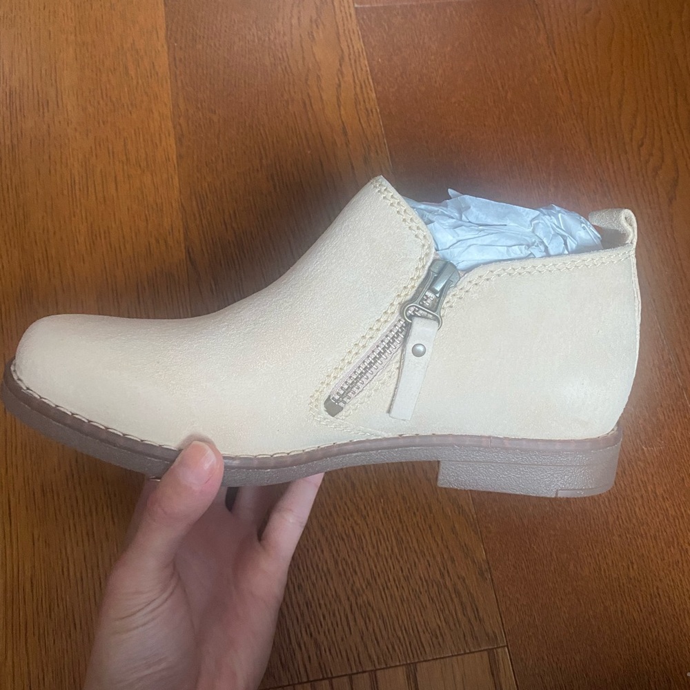 light brown tan suede boots - size 7.5 - FREE SHIPPING